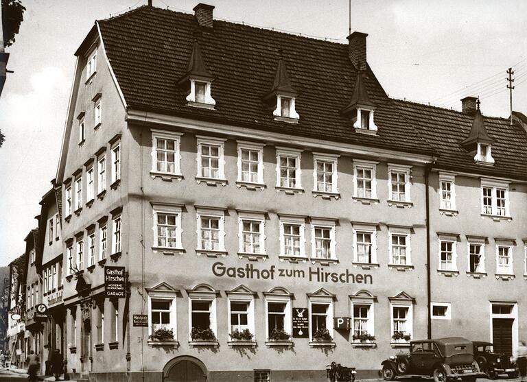 Der Gasthof zum Hirschen Mitte der 1930er Jahre. In den Zimmern dort gab es damals 20 Betten, fließendes Wasser und Zentralheizung zu einem Pensionspreis von 4,50 bis 5 Mark.