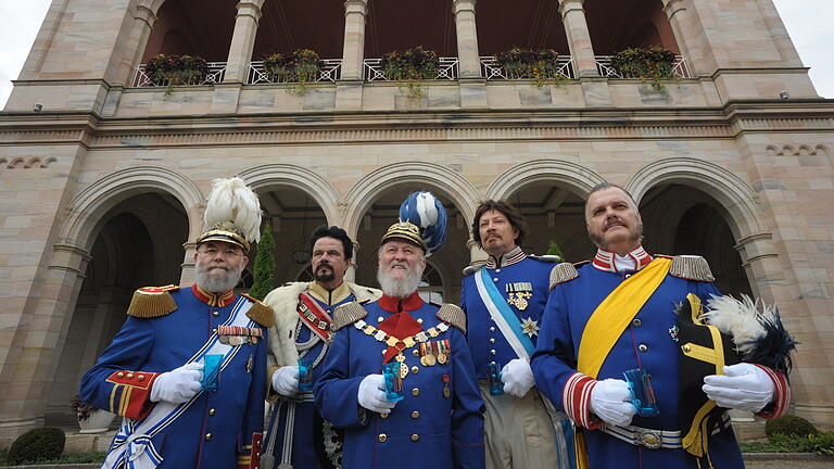 Beim Promenadenkonzert im Kurgarten gibt es viel Gelegenheit zum Gespräch  mit den Historischen Persönlichkeiten.