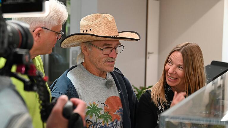 Konny und Manu Reimann im Marktbreiter Maincamp-Shop mit Geschäftsführer Klaus Büttner. Konny und Manu Reimann im Marktbreiter Maincamp-Shop mit Geschäftsführer Klaus Büttner. 