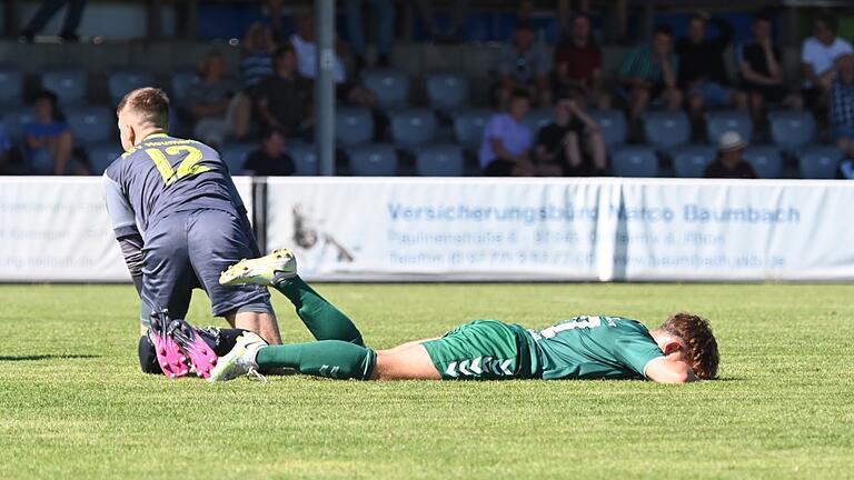 Tim Stecklein (liegend, Archivbild) und der TSV Großbardorf mussten sich wie im Hinspiel dem ASV Neumarkt (hinten Torhüter Nick Guttenberger) mit 1:2 geschlagen geben.