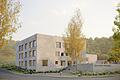 Schick und kühl: So  könnte die Schlossberg Grundschule in Nüdlingen bald aussehen.       -  Die neue Schlossberg-Schule in Nüdlingen war Thema in der Bürgerversammlung in Haard.