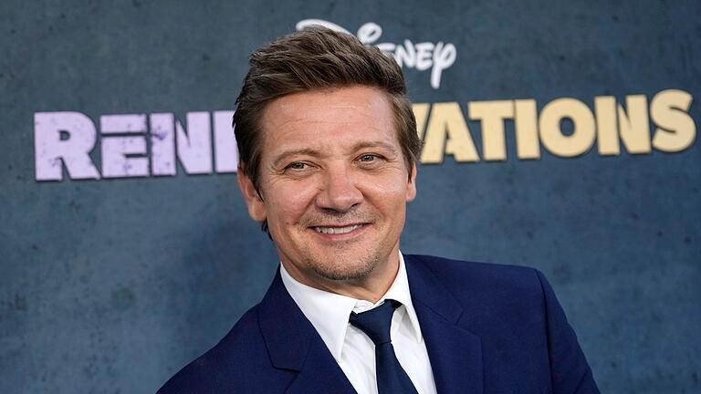 Jeremy Renner       -  Am Neujahrstag 2023 war Jeremy Renner bei einem Schneepflug-Unfall lebensgefährlich verletzt worden (Archivbild).