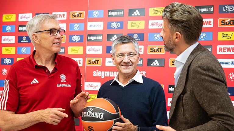 Pk des FC Bayern Basketball       -  Coach Gordon Herbert (l), Präsident Herbert Hainer (m) und Geschäftsführer Marko Pesic (r) haben hohe Ziele beim FC Bayern.