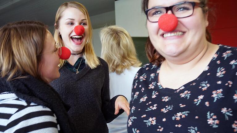 Sich ein bisschen fühlen wie ein Klinikclown. Die rote Nase macht‘s möglich.