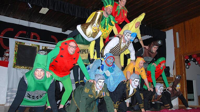 Das Männerballett präsentierte eine Zusammenfassung ihrer Tänze aus den letzten Jahren auf der Sitzung des&nbsp;Carnevalsclubs Bergrothenfels.