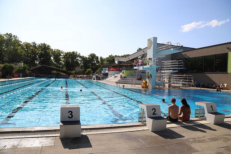 Im Vergleich zum Vorjahr kamen in der 2023er-Sommersaison weniger Badegäste ins Freibad. Im Vergleich zum Vorjahr kamen in der 2023er-Sommersaison weniger Badegäste ins Freibad.
