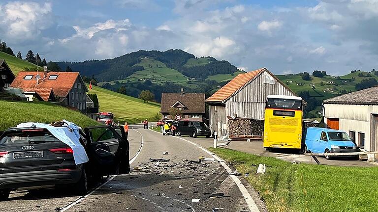 Drei Deutsche bei Unfall in der Schweiz umgekommen       -  Der Unfall passierte im Schweizer Kanton St. Gallen (Handout).