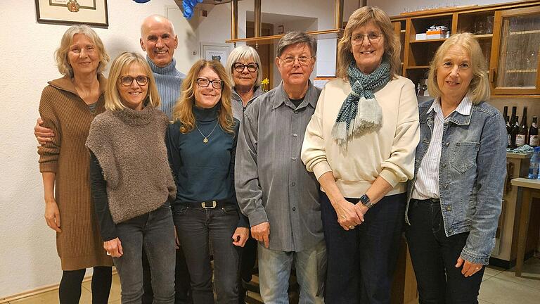 Die neue Vorstandschaft des Obst- und Gartenbauvereins Hausen und Ortsteile nach der Wahl (von links): Susanne Braun, Rita Schmitt, Siegbert Braun, Annette Trageser-Rumpel, Angelika Stark, der neue Vorsitzende Jürgen Ofen, Hiltrud Höfer und Sonja Ehrbar. Es fehlt Bernhard Amend. Die neue Vorstandschaft des Obst- und Gartenbauvereins Hausen und Ortsteile nach der Wahl (von links): Susanne Braun, Rita Schmitt, Siegbert Braun, Annette Trageser-Rumpel, Angelika Stark, der neue Vorsitzende Jürgen Ofen, Hiltrud Höfer und Sonja Ehrbar. Es fehlt Bernhard Amend.