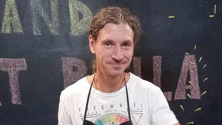 Reiseführer-Autor Frank Feldmeier bei einem Paella-Kochkurs in Barcelona - Reiseführer-Autor Frank Feldmeier bei einem Paella-Kochkurs in Barcelona Reiseführer-Autor Frank Feldmeier bei einem Paella-Kochkurs in Barcelona - Reiseführer-Autor Frank Feldmeier bei einem Paella-Kochkurs in Barcelona