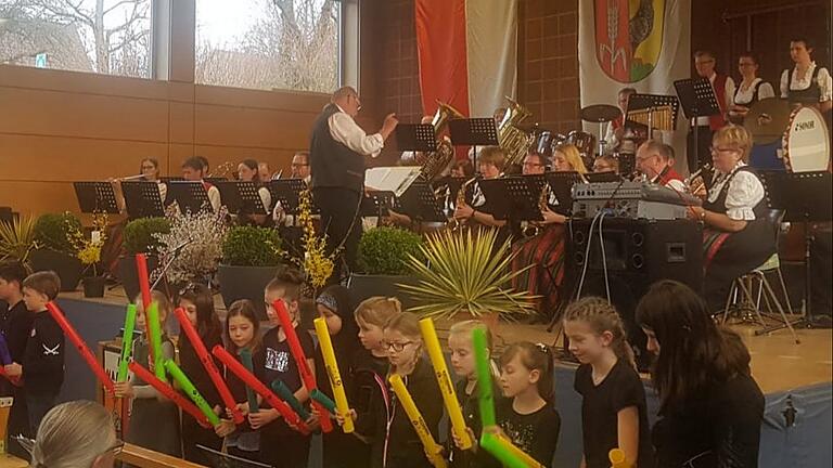 Ein beeindruckendes Frühlingskonzert präsentierten der Musikverein und die Musikschule Hambach.
