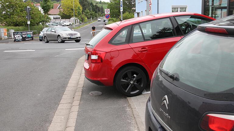 Die Parksituation beim Maxl-Bäck rief Marco Amrhein den Stadträten in Erinnerung. So solle es beim Gesundheitszentrum nicht werden. Die Parksituation beim Maxl-Bäck rief Marco Amrhein den Stadträten in Erinnerung. So solle es beim Gesundheitszentrum nicht werden.