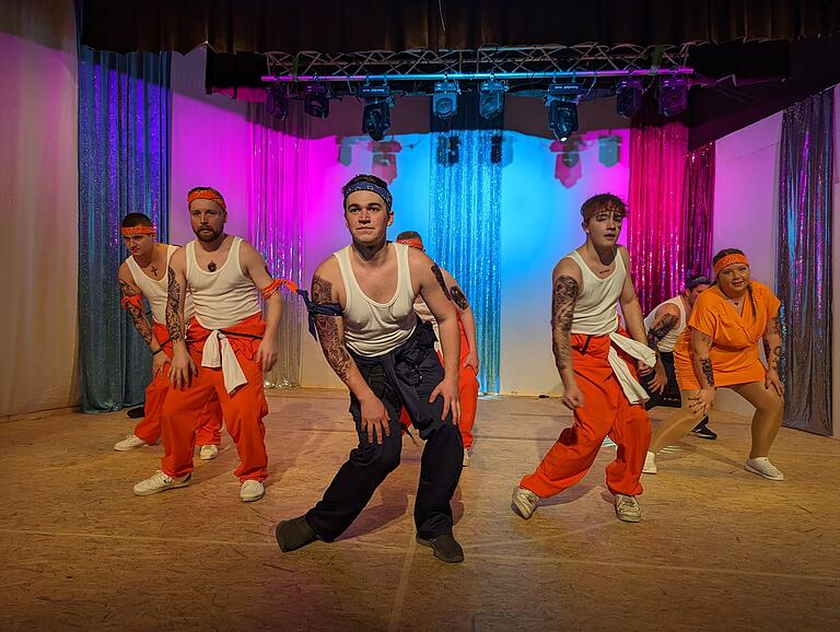 Heiß: Das Männerballett namens 'Elsber Karachos' sorgte für kräftig Furore in der Elstalhalle.