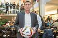 Der frühere Fußball-Weltmeister Klaus Augenthaler (hier 2016 bei einem Termin in Regensburg) kommt am 22. März nach Assamstadt.