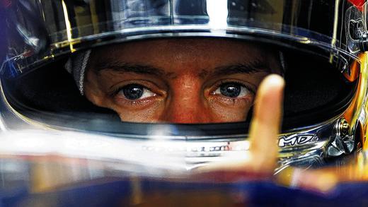 Immer den Sieg im Visier, aber mit Leichtigkeit: Der aus Wernfeld stammende Sportjournalist René Hofmann hat eine Biografie über Sebastian Vettel geschrieben. Immer den Sieg im Visier, aber mit Leichtigkeit: Der aus Wernfeld stammende Sportjournalist René Hofmann hat eine Biografie über Sebastian Vettel geschrieben.