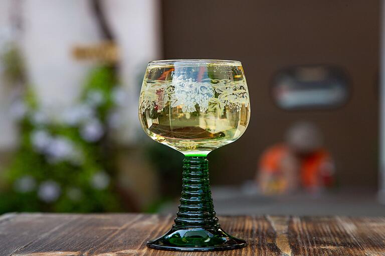 Die Heckenwirtschaft Hetzel in Oberschwappach hat beispielsweise Bacchus und Silvaner im Angebot. Die Heckenwirtschaft Hetzel in Oberschwappach hat beispielsweise Bacchus und Silvaner im Angebot. 