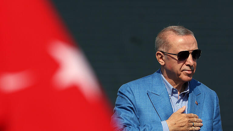 Vor den Wahlen in der Türkei.jpeg       -  Ob es diesmal für den türkischen Präsidenten Recep Tayyip Erdogan reicht, ist ungewiss. Sicher ist aber, dass er sich auf einen Kern von treuen Anhängern verlassen kann.