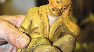Auch der Künstler selbst darf natürlich auf dem Kunstwerk nicht fehlen:
Günter Metz sieht sich selbst als schlafenden Hirten am Feuer.
       -  
Auch der Künstler selbst darf natürlich auf dem Kunstwerk nicht fehlen:
Günter Metz sieht sich selbst als schlafenden Hirten am Feuer.