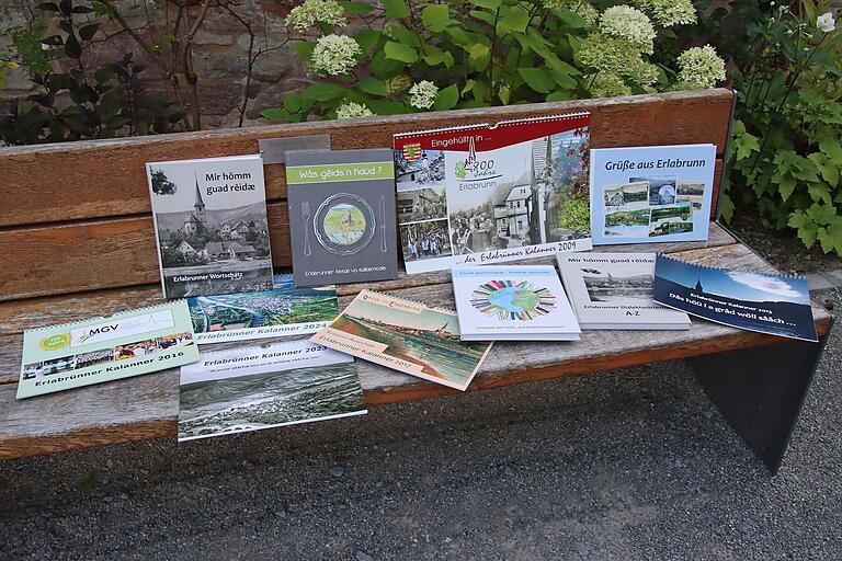Das Sammelsurium der Dialektgruppe des Männergesangvereins Erlabrunn an Dokumentationen zum Erlabrunner Dialekt. Das Sammelsurium der Dialektgruppe des Männergesangvereins Erlabrunn an Dokumentationen zum Erlabrunner Dialekt.