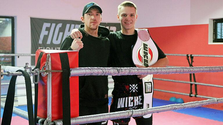 Trainer und Kämpfer sind bereit: Oliver Grebe (rechts), deutscher Meister im Pro-K1, und Trainer Manuel Leist