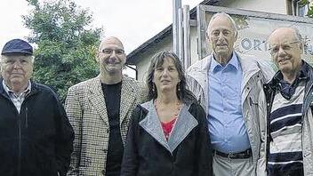 Für eine bessere ÖPNV-Anbindung des Würzburger Ostens: (von links) Karl Loritz (Gerbrunn), Reiner Back, Ulrike Ernst-Schwertberger, Horst Müller und Folker Fehn (Rottendorf). Für eine bessere ÖPNV-Anbindung des Würzburger Ostens: (von links) Karl Loritz (Gerbrunn), Reiner Back, Ulrike Ernst-Schwertberger, Horst Müller und Folker Fehn (Rottendorf).