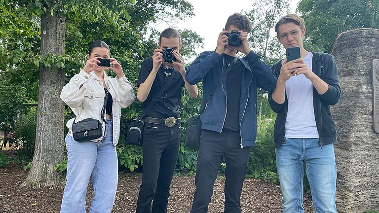 Streetart-Fotografie in Schweinfurt: Mit Kamera oder Handy ausgerüstet zogen über 30 Fotografie begeistere, gemeinsam mit der Street-Art-Künstlerin Nina Welch-Kling durch die Schweinfurter Innenstadt
