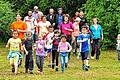 Greußenheim bewegt sich: Am Sonntag Generationenlauf       -  (est)    Am Sonntag, 19. Juni, fällt um 10 Uhr in Greußenheim der Startschuss zum zweiten Mehrgenerationenlauf des Sportverein Greußenheim (SVG). Start und Ziel befindet sich am Sportgelände mit vier Laufstrecken. Der Hauptlauf führt über 9,3 Kilometer und die Walkstrecke über eine Distanz von 6,5 Kilometer. Die Strecke führt über Wald- und Schotterwege mit welligem Profil und leichten Steigungen. Die Schüler starten um 10 Uhr und müssen eine Strecke von 1,3 Kilometern zurücklegen. Etwas zeitversetzt und unterstützt von ihren Eltern laufen die Kleinsten um 11.15 Uhr über eine Distanz von 400 Meter. Motor des Mehrgenerationenlaufes ist Sandra Kuhn, selbst ambitionierte Läuferin. Durch ihren Beruf als Sonderschullehrerin und durch ihre Arbeit als Trainerin im SVG begegnet sie täglich Kindern die an Bewegungsmangel leiden. Mit der Idee zum Mehrgenerationenlauf will Kuhn die ganze Familie mitnehmen. Mit Begeisterung dabei sind auch Rajaa Ramadan (9) und Bescher Faschtar (9) aus der Dezentralen Unterkunft in Greußenheim. Beide Flüchtlingskinder nutzen regelmäßig das Sportangebot des SVG und haben sich in die Sportgemeinschaft integriert. Aus der anfänglichen nonverbalen Kommunikation wurde im Laufe der Monate ein fast stolperfreier Dialog. Zum Testlauf fanden sich begeisterte Läufer aller Altersklassen am Sportgelände ein (Bild). Das Laufen ist auch für Christa Öchsner, Abteilungsleiterin Breitensport SVG, die einfachste Möglichkeit, sich schnell und unkompliziert sportlich zu betätigen. Anmeldung per E-Mail unter lauf.greussenheim@gmail.com oder am Sonntag direkt vor Ort. Die Startgebühr für Erwachsene beträgt drei Euro, Kinder und Schüler sind frei. Startnummernausgabe ist am Sonntag von 9 Uhr bis 10 Uhr am Start. Jeder Teilnehmer, der das Ziel erreicht, erhält eine Urkunde. Unter allen teilnehmenden Läufern werden gesponserte Gewinne verlost. Die Kinder erhalten alle einen Preis. Die Siegerehrung findet ab 11.30 Uhr statt. Umkleide-/Duschmöglichkeiten befinden sich am Sportgelände. Für den kleinen und großen Hunger sorgt das SVG Team im Festzelt. Info: www.sv-greussenheim.de