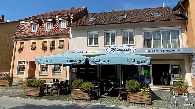 Nachfolger gesucht: Die Bäckerei Lenhardt schließt ihre Filiale im Rhönmarkt in Ostheim Ende November. Nachfolger gesucht: Die Bäckerei Lenhardt schließt ihre Filiale im Rhönmarkt in Ostheim Ende November. 