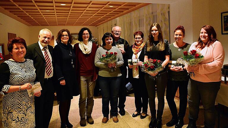 Ehrungen der Mitarbeiter im Nicolhaus für viele Jahre treue Dienste: (von links) Ilona Straub, Martin Bohn, Martina Bohn, Silvia Baumbach, Antje Herget, Rolf Beck, Bettina Beck, Melanie Brand, Eva Back und Stefanie Leyh. Ehrungen der Mitarbeiter im Nicolhaus für viele Jahre treue Dienste: (von links) Ilona Straub, Martin Bohn, Martina Bohn, Silvia Baumbach, Antje Herget, Rolf Beck, Bettina Beck, Melanie Brand, Eva Back und Stefanie Leyh.