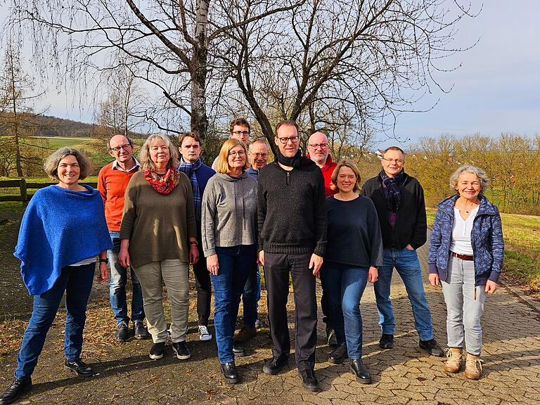 Das Foto zeigt Mitglieder der Kreistagsfraktion Bündnis90/Die Grünen bei ihrer Klausur zum Haushalt des Landkreises Würzburg in Michelau/Steigerwald.