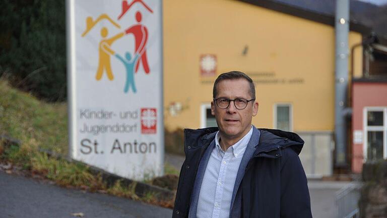 Stephan Schilde, Gesamtleiter des Kinder- und Jugenddorfes St. Anton der Caritas in Riedenberg, berichtet von der Einrichtung mit 65 stationären und 20 teilstationären Plätzen und warum private Spenden so wichtig sind. - Stephan Schilde, Gesamtleiter des Kinder- und Jugenddorfes St. Anton der Caritas in Riedenberg, berichtet von der Einrichtung mit 65 stationären und 20 teilstationären Plätzen und warum private Spenden so wichtig sind. Stephan Schilde, Gesamtleiter des Kinder- und Jugenddorfes St. Anton der Caritas in Riedenberg, berichtet von der Einrichtung mit 65 stationären und 20 teilstationären Plätzen und warum private Spenden so wichtig sind. - Stephan Schilde, Gesamtleiter des Kinder- und Jugenddorfes St. Anton der Caritas in Riedenberg, berichtet von der Einrichtung mit 65 stationären und 20 teilstationären Plätzen und warum private Spenden so wichtig sind.