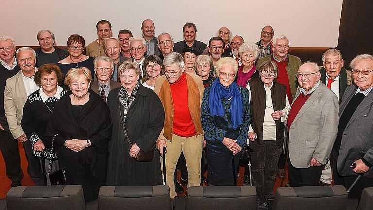 Eine große Anzahl von Zeitzeugen war zur DVD-Premiere ins Central-Programmkino gekommen. Wer sich nicht in der ersten Folge wiederfand, wird in Teil zwei oder drei zu Wort kommen. Foto Thomas Obermeier