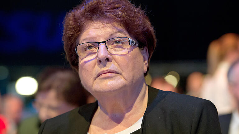 Stamm: „Seehofer unverzichtbar“ - Barbara Stamm am 21. November 2015 beim CSU-Parteitag in München. Stamm: „Seehofer unverzichtbar“ - Barbara Stamm am 21. November 2015 beim CSU-Parteitag in München.