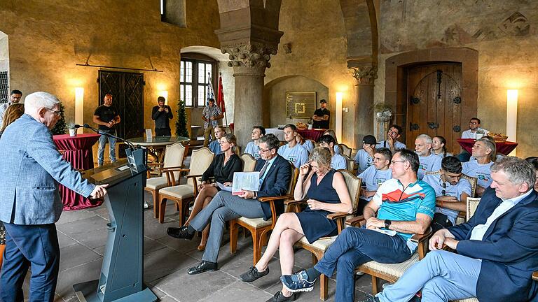 Josef Schuster, Präsident des Zentralrats der Juden, beim Empfang für die israelischen Austauschüler im Würzburger Rathaus. Josef Schuster, Präsident des Zentralrats der Juden, beim Empfang für die israelischen Austauschüler im Würzburger Rathaus.