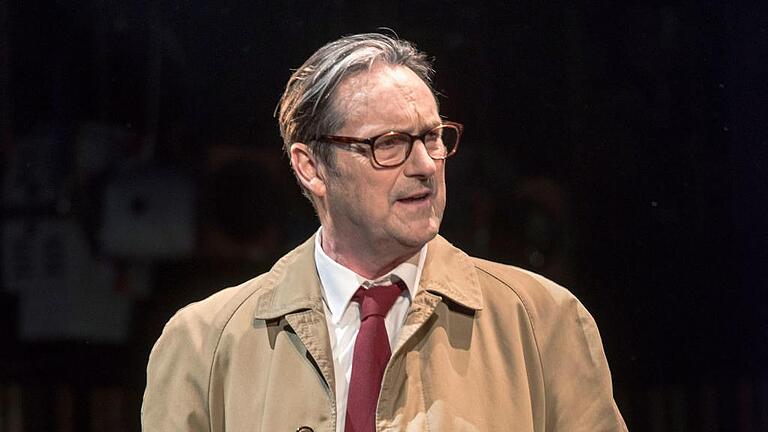 Schauspieler Helmut Zierl kommt im Rahmen des Theaterrings als Hauptdarsteller im 'Tod eines Handlungsreisenden' von Arthur Miller ins Theater nach Bad Kissingen. Foto: Tom Philippi       -  Schauspieler Helmut Zierl kommt im Rahmen des Theaterrings als Hauptdarsteller im 'Tod eines Handlungsreisenden' von Arthur Miller ins Theater nach Bad Kissingen. Foto: Tom Philippi