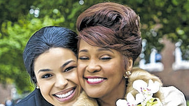 Jordin Sparks (links) und Whitney Houston in &bdquo;Sparkle&ldquo;.