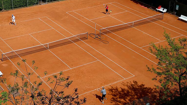 Ab Montag (11. Mai) geht es in Bayern wieder raus auf die Tennisplätze - sogar Doppel ist erlaubt.