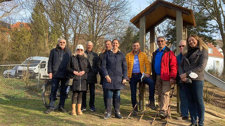 Kinderspielplätze besichtigte der&nbsp;CSU-Ortsverband Versbach. Im Bild (von links):&nbsp;Felix Hemberger, Anette Hollerbach, Fritz Freytag, Wolfgang Roth, Judith Jörg, Philipp Spiegel, Harald Habermann, Klaus Grüner und Britta Habersack.