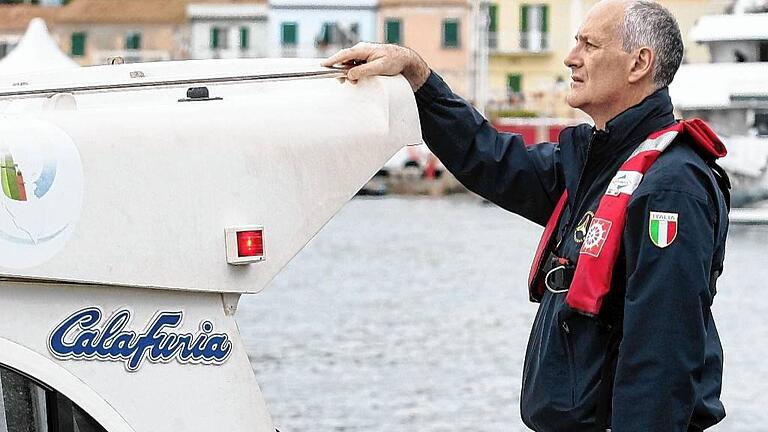 Rom ist in Aufregung wegen des Heiligen Jahres: „Dieses Jubiläum ist kein Problem für die Stadt“, sagt Polizeipräfekt Franco Gabrielli. Das Foto zeigt ihn 2013 bei der Bergung des Unglücksschiffes „Costa Concordia“, die Gabrielli damals koordinierte. Rom ist in Aufregung wegen des Heiligen Jahres: „Dieses Jubiläum ist kein Problem für die Stadt“, sagt Polizeipräfekt Franco Gabrielli. Das Foto zeigt ihn 2013 bei der Bergung des Unglücksschiffes „Costa Concordia“, die Gabrielli damals koordinierte.