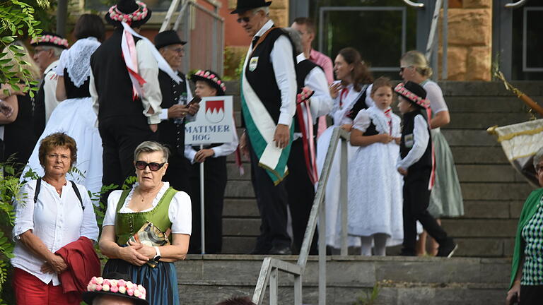 Impressionen von der 300-Jahr-Feier des Auszuges der Vorfahren aus Franken. In Gerolzhofen erinnerten 350 Teilnehmerinnen und Teilnehmer an den Tag, an dem ihre Familiien in Richtung Ungarn ausreisten. Heute leben sie in Elek (Ungarn) und Sanktmartin (heute Rumänien).