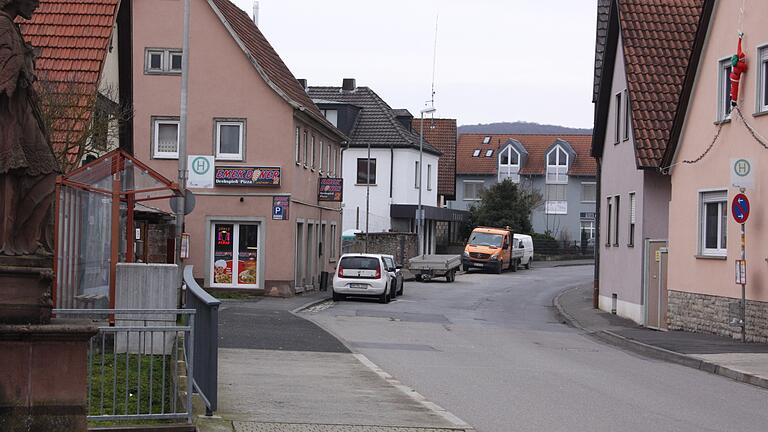 Nur noch von Schulbussen genutzt wird künftig die Bushaltestelle in der Zellinger Vorstadt. Das ist der Preis für den Entfall der Nothaltestelle am Mähderweg zugunsten der regulären Haltestelle Rathaus. Die Haltestellen Billingshäuser Straße und Brauner See werden weiter bedient Nur noch von Schulbussen genutzt wird künftig die Bushaltestelle in der Zellinger Vorstadt. Das ist der Preis für den Entfall der Nothaltestelle am Mähderweg zugunsten der regulären Haltestelle Rathaus. Die Haltestellen Billingshäuser Straße und Brauner See werden weiter bedient