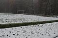 Schnee im November: So wie hier Rechtenbach (Lkr. Main-Spessart) sah es an diesem Wochenende auf vielen Sportplätzen der Region aus.