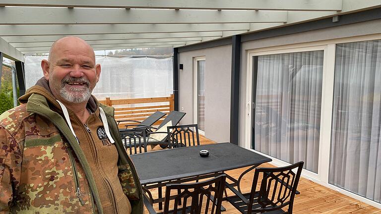 Die Holzterrassen hat Karl Heinz Reuß vorwiegend in Eigenleistung angebaut. Die Holzterrassen hat Karl Heinz Reuß vorwiegend in Eigenleistung angebaut.