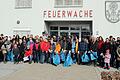 Aktion Picobello 2018 &ndash; eine Stadt räumt auf       -  Am Wochenende wurden bei der alljährlichen  Aktion &bdquo;Picobello&ldquo; in Tauberbischofsheim und seinen Ortsteilen wieder der Unrat des vergangenen Winters von freiwilligen Helfern beseitigt.  Am Samstagmorgen teilten Rainer Ruppert und Christine Baumann vom Ordnungsamt und Bauhofleiter Mark Stephan die Teams vor dem Feuerwehrgerätehaus in die 21 Reinigungsbezirke im Stadtgebiet ein. Zum &bdquo;Frühjahrsputz&ldquo; hatten sich diesmal 352  Helfer, darunter rund 233 Schüler aus den Schulen der Kreisstadt, gemeldet.  Bürgermeister Wolfgang Vockel dankte fürs Mitmachen. Nicole Hepp und Horst Vollrath vom städtischen Bauhof statteten die Helfer mit Handschuhen, Greifzangen und Müllsäcken aus. Danach begannen die Teams das Stadtgebiet vom Müll zu befreien.  An der Aktion hatten sich schon am Freitag Schüler aus dem Schulzentrum am Wört, der Christian-Morgenstern-Grundschule, der Erich-Kästner-Grundschule und der Christophorus Schule beteiligt. Nach getaner Arbeit gab es eine Stärkung für die Helfer in der Sparkasse Tauberbischofsheim.  Die Aktion &bdquo;Picobello&ldquo; wird von der Sparkasse Tauberfranken, der Distelhäuser Brauerei, McDonalds, dem Obi Markt, der Paneria Weber, dem E-Center Dürr und dem Abfallwirtschaftsamt des Main-Tauber-Kreises unterstützt. FOTO: Uwe Büttner