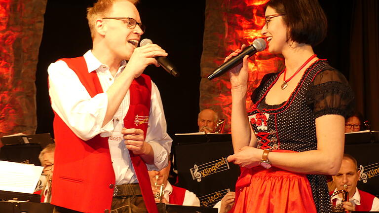 Herzergreifender Gesang: Sebastian Roth und Stefanie Schrenk ergriffen mit ihren wunderschönen Stimme die Herzen des Publikums.