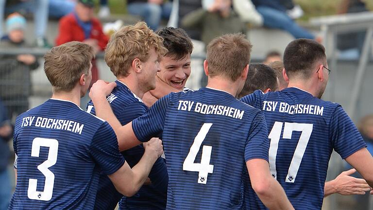 War bereits vor Anpfiff gegen Kleinrinderfeld klar: Der TSV Gochsheim freut sich über ein weiteres Jahr in der Landesliga. War bereits vor Anpfiff gegen Kleinrinderfeld klar: Der TSV Gochsheim freut sich über ein weiteres Jahr in der Landesliga.