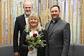 Glückwünsche zu einem ganz besonderen Dienstjubiläum (von links): Martin Weyer, Birgit Jahn und Tobias Herzog.