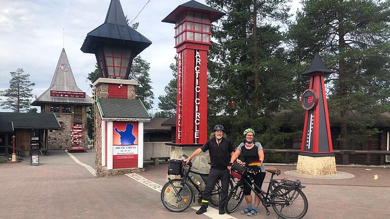 Im finnischen Lappland bei Rovaniemi liegt der Polarkreis. Von hier zum Nordkap sind es noch gut 700 km.