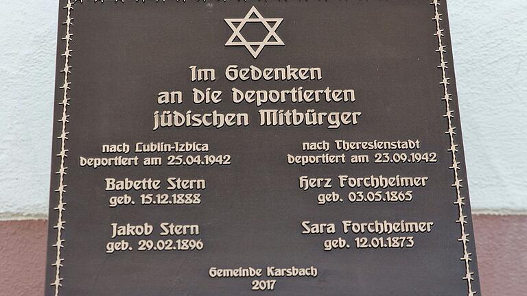 Gedenktafel zur Erinnerung an die Deportation der jüdischen Mitbürger aus dem Ortsteil Heßdorf. Arnold Stern fehlt auf der Tafel. Gedenktafel zur Erinnerung an die Deportation der jüdischen Mitbürger aus dem Ortsteil Heßdorf. Arnold Stern fehlt auf der Tafel.