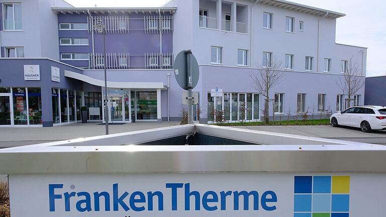 Gegenüber der Franken-Therme in Bad Königshofen ist das MVZ des Landkreises angesiedelt. Im Sommer wird auch eine Kinderarzt-Praxis das Angebot bereichern. Die Bad Königshöfer Ärztin Anna Maria Räth zieht in die neuen Räume um. Gegenüber der Franken-Therme in Bad Königshofen ist das MVZ des Landkreises angesiedelt. Im Sommer wird auch eine Kinderarzt-Praxis das Angebot bereichern. Die Bad Königshöfer Ärztin Anna Maria Räth zieht in die neuen Räume um.