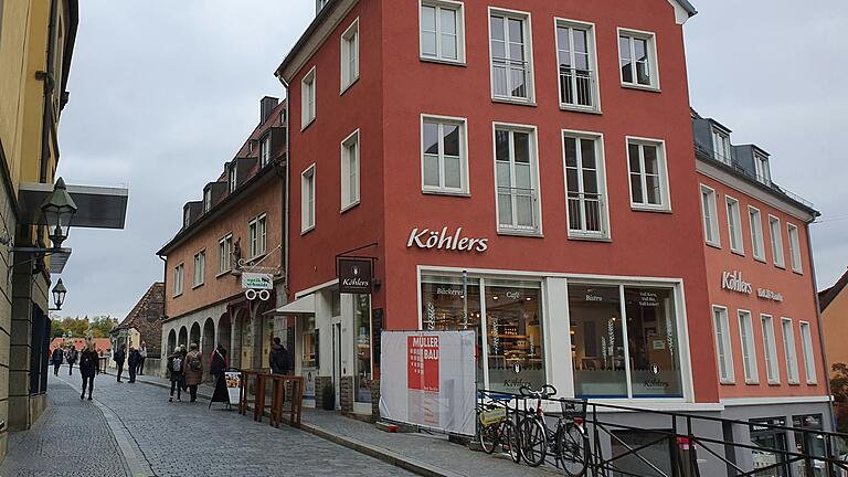 Die Filiale der Bäckerei 'Köhlers' an der Alten Mainbrücke hat nur Ostersonntag geöffnet. Die Filiale der Bäckerei 'Köhlers' an der Alten Mainbrücke hat nur Ostersonntag geöffnet.